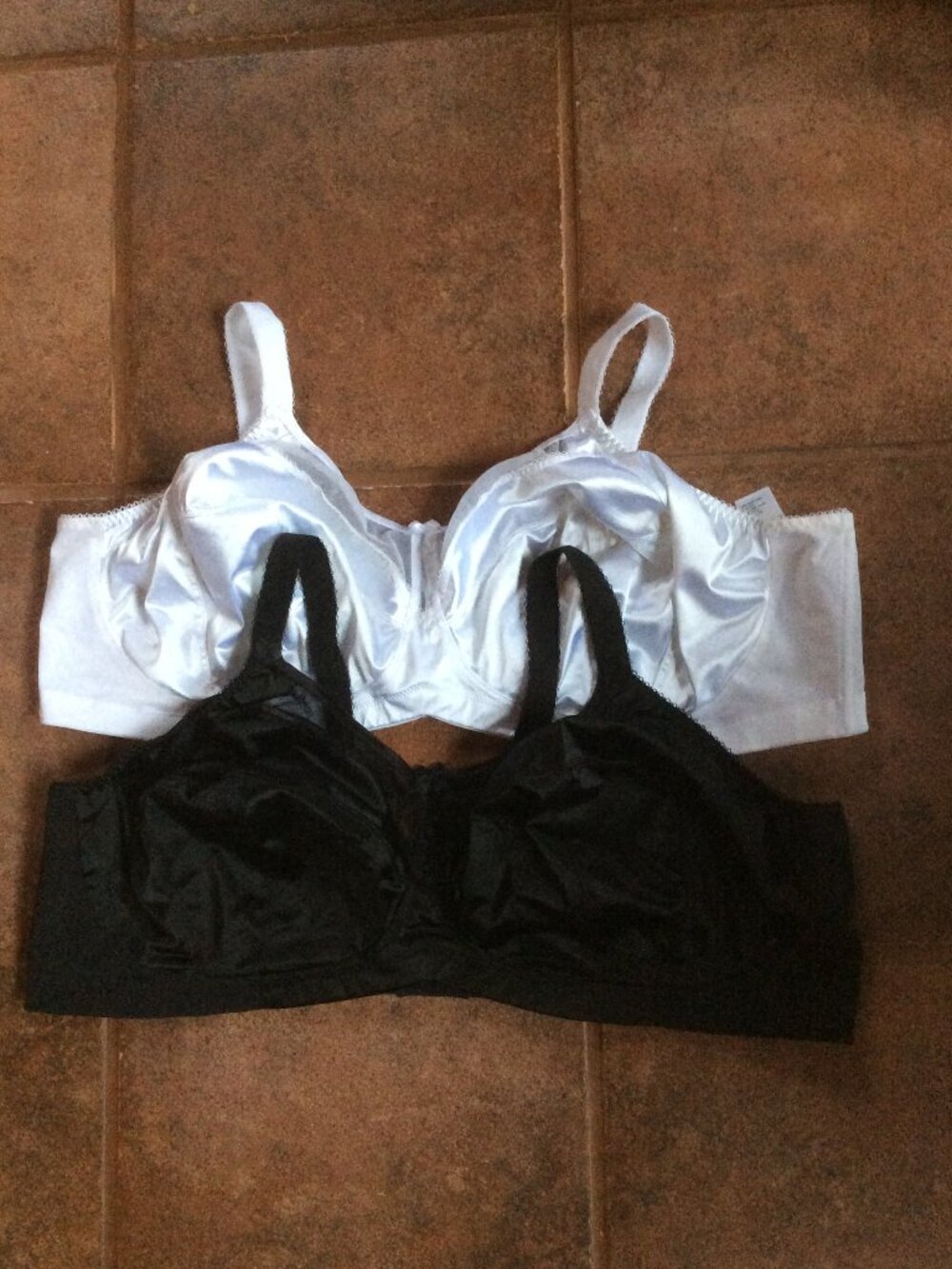 Goddess Keira Soft Cup Bundle of 2 Black & White EUC Sheer Top Bras Size 50G